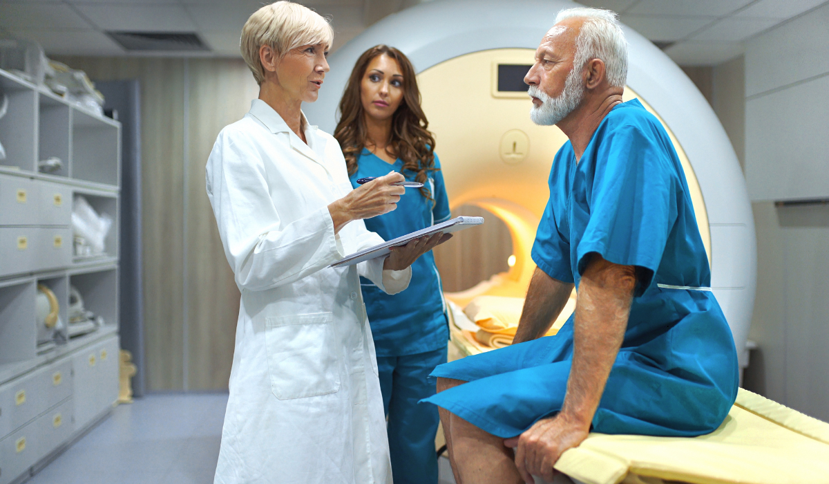 Illustration af forklaring af fund fra en MR-scanning