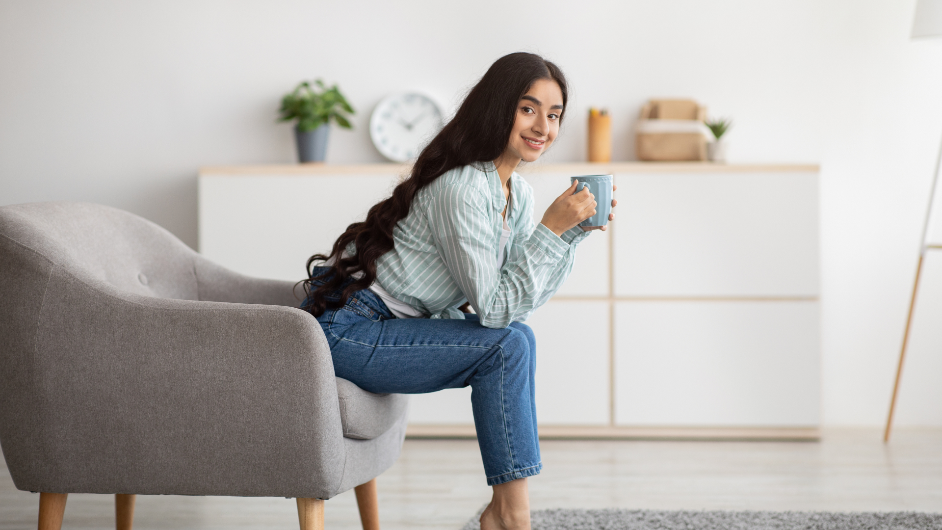 Illustration af laendesiddende stilling mod spinalstenose